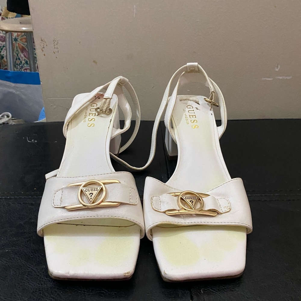 GUESS Cream Slingback Square-Toe Heeled Sandals with Gold Logo